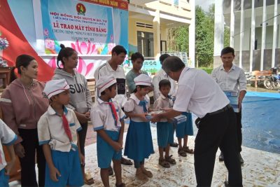 Cấp thiết bị phục vụ học tập cho học sinh theo chương trình “Sóng và máy tính cho em”