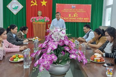 LỄ KẾT NẠP ĐẢNG VIÊN MỚI